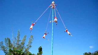 Een Mexicaanse carrousel in Tulum