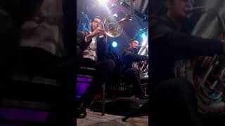 Tocando trombone ao lado do tubista - A metaleira é show #shortvideo #trombone #shorts #tuba