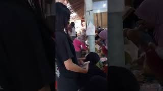 my family, ikut emak emak belanja di pasar tradisional