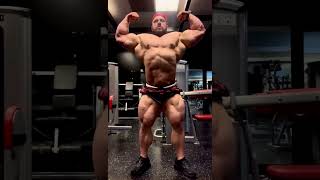 Huge muscle bull Elliot Dermond flexing in the gym