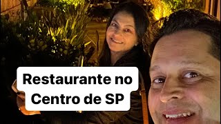 Restaurante com vista para o centro histórico de SP