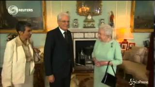 Sergio Mattarella incontra la Regina Elisabetta II un colloquio di 45 minuti