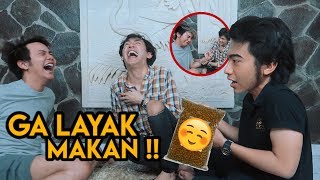 KALAH CHALLENGE MAKAN MAKANAN KUCING !! JANGAN PERNAH COBA !! COBAIN !!