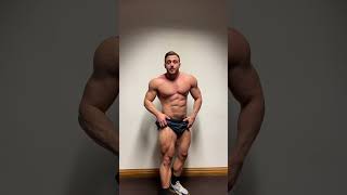 Powerlifter pretending to pose #posing #fail #funny #gymmotivation