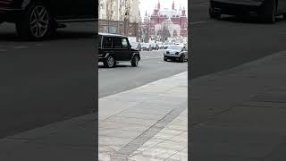 Rolls-Royse с охраной