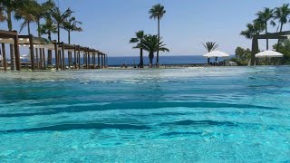 Кипр июль 2021: пляж Fig Tree Bay и пляж отеля Sunrise Jade