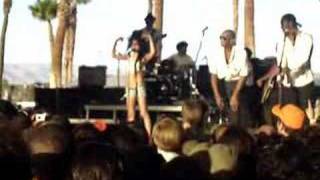 Amy Winehouse pt.1 (drunk?) @ Coachella 2007