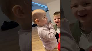 Маститься кремом ( зубною пастою) #family #baby #familyvlog #cutebaby #happy #cute #mama