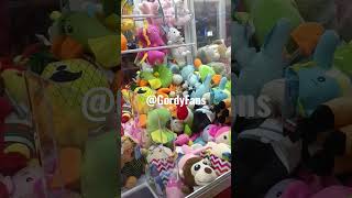 ¿Cómo ganar peluches en la garra? #viral #suerte #shorts #hack #lifehack