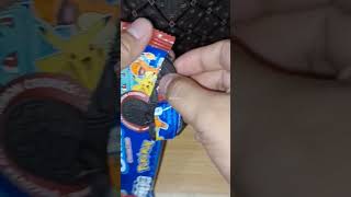 Unboxing Oreo Cookies: Gotcha Pikachu! #pokémon #shortvideo