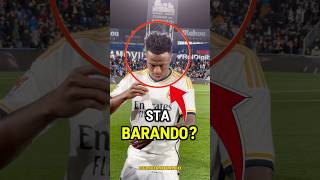 Ma perché i calciatori si fasciano i polsi ?#calcio #vinicius #shortsvideo