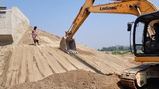 LiuGong 920D, Trimming Soil Slope