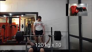 10 x 120 kg wyciskanie na klatę ;) ważę 80 kg.