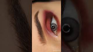 Meron color may beautiful eye makeup.