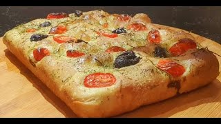 Italian focaccia breadخبز الفوكاتشا الإيطالي بالطريقة التقليدية