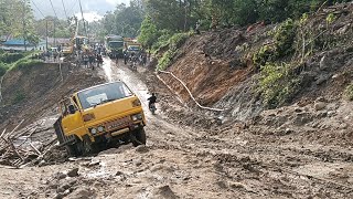 ketika yang punya batu jomba terguling // semua repot membantu