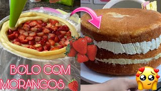 COMO MONTAR BOLO COM MORANGOS 🍓 - DICA PARA O MORANGO NÃO SOLTAR ÁGUA E DESANDAR O BOLO 😍