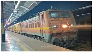 Shaktipunj Express With DDU WAP4 skips Bandel Junction at Good Speed