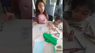 dibujando una princesa, jugando con crayolas