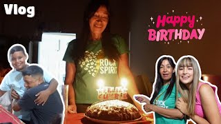 Abriendo regalos con mamá en su cumpleaños! Vlog🎂