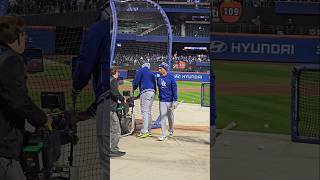 #MLB Mookie Betts en la práctica de bateo antes del Juego 4 de la #NLCS