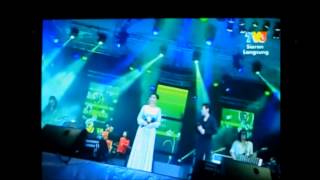 Shima (feat) Alyah -Teringin @Jom Heboh 2012 (Live)