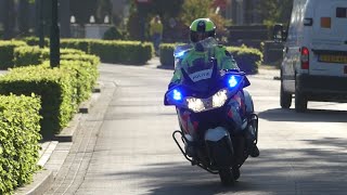 politie (motor) en ambulance 21-113 met spoed over de Burgemeester van Erpstraat in Berghem