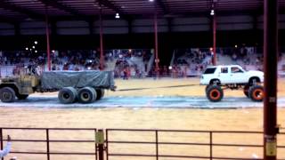 Army Truck Vs Monster Truck Jimmy-Swamp Buggy, Tug of war