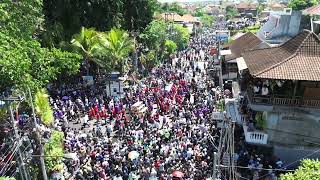 pelebon puri ubud sangat ramai yang menonton || view drone