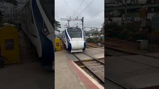 Chennai Mysore Vande Bharat Express Arriving At KSR Bengaluru Railway Station #trending #viral