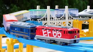 JR Shinkansen Plarail station rotary & transparent train car carrying Tomica