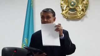 Судья Такен Шакиров оглашает приговор