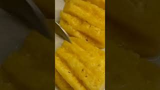 Pineapple Cutting #trendingshorts #viralvideo #fruit #shorts #youtubeshorts