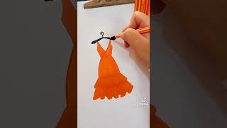 تعلم رسم فستان جميل جدا للمبتدئين اتمنى ان تشترك في القناه 🥰😘😘😍