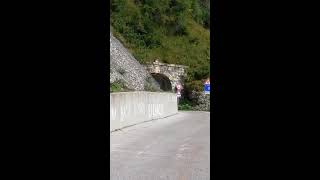 La prima delle tre gallerie: l'immagine di Marco Pantani. Salita al monte Zoncolan.