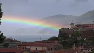 un arcobaleno potente ...dopo un potente acquazzone