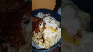 Bekalnya enak,,daging plus telor ceplok..