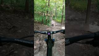 Manage your speed! #downhill #mtbtech #tech #dh #mountainbike #mtb #mtblife #shortvideo