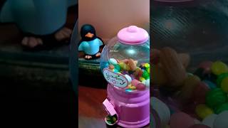 ASMR PENGUIN PLAYING CANDY MACHINE #trending #shorts