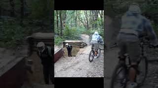 MTB lompat di kubangan