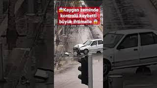 Yağışlı zeminde kontrolü kaybetti ⁉️Araç pert ‼️