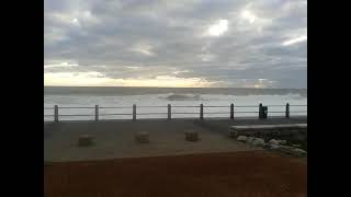 Sea Point Promenade: Waves are rolling in