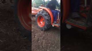 proses pembuatan gulutan lahan dengan rotari tractor