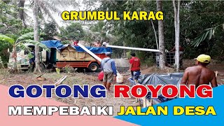 Gotong Royong Warga Memperbaiki Jalan Desa Grumbul Karag