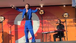 Aaron Blommaert - Gimme Gimme Gimme akoestisch @ Radio 2 Zomerhit Blankenberge 15 augustus 2023