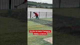 Anche durante l’uragano Debby di lavora.