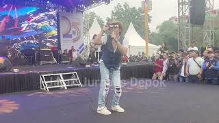 /Rif bawakan Lagu "Kesasar" di Alun-Alun Depok Ramaikan HUT ke-25 Kota Depok