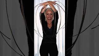 She had the world’s longest fingernails 😱