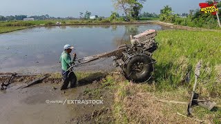 Traktor Sawah Pindah Lahan Langsung Tancap Gas Garap Lahan