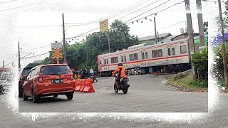 Perlintasan Kereta Apii Ini Nyerong - Rawan Kendaraan Kepeleset